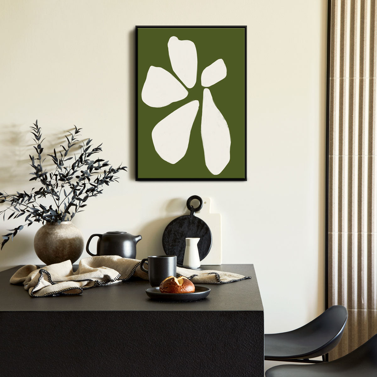 Green Lili Medium / Black Green Anemone Flower