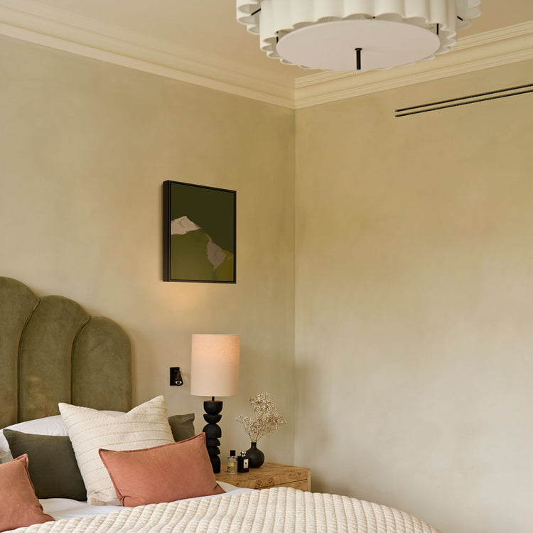 Green Lili Medium / Black In The Moment