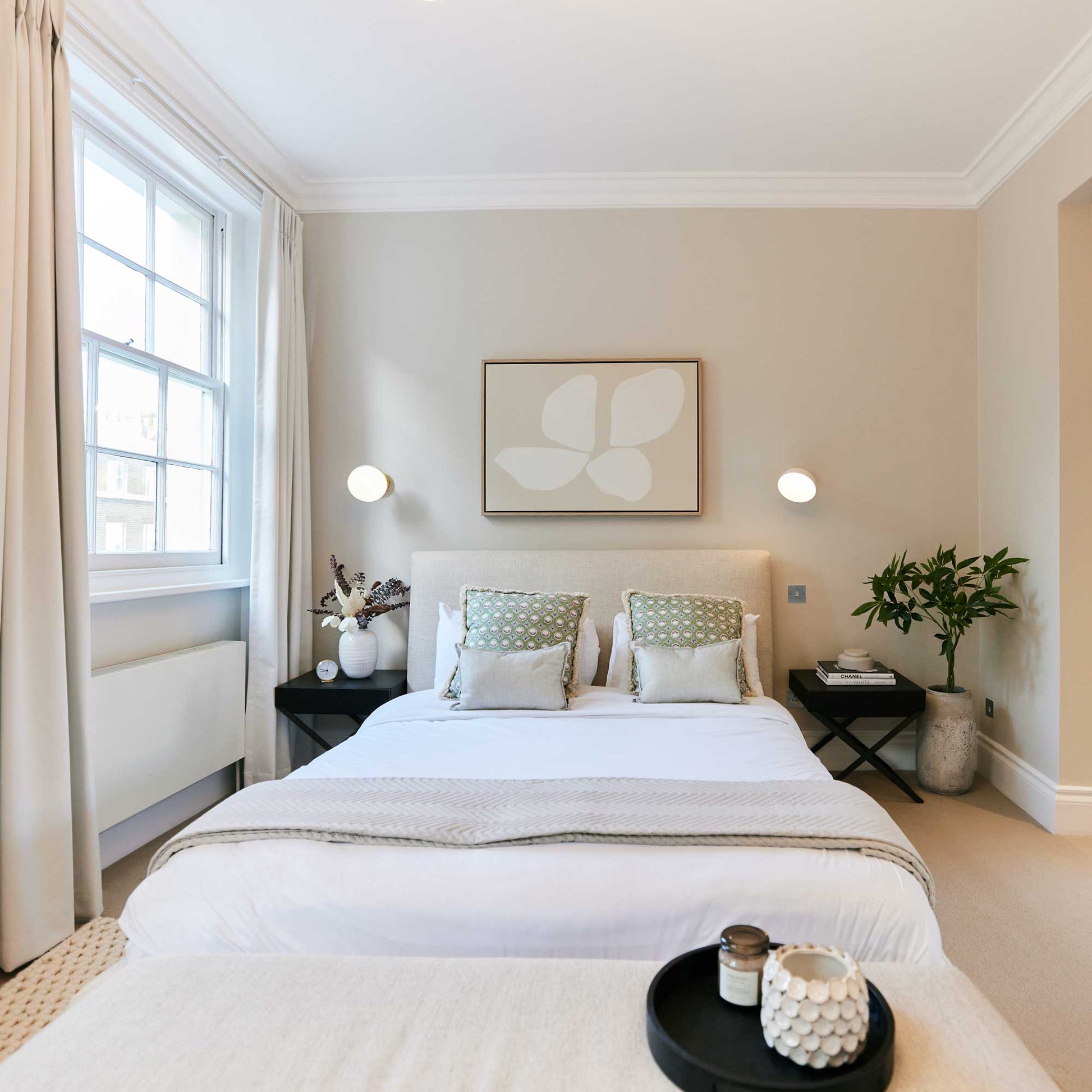 Green Lili Large / Natural Neutral Anemone Flower