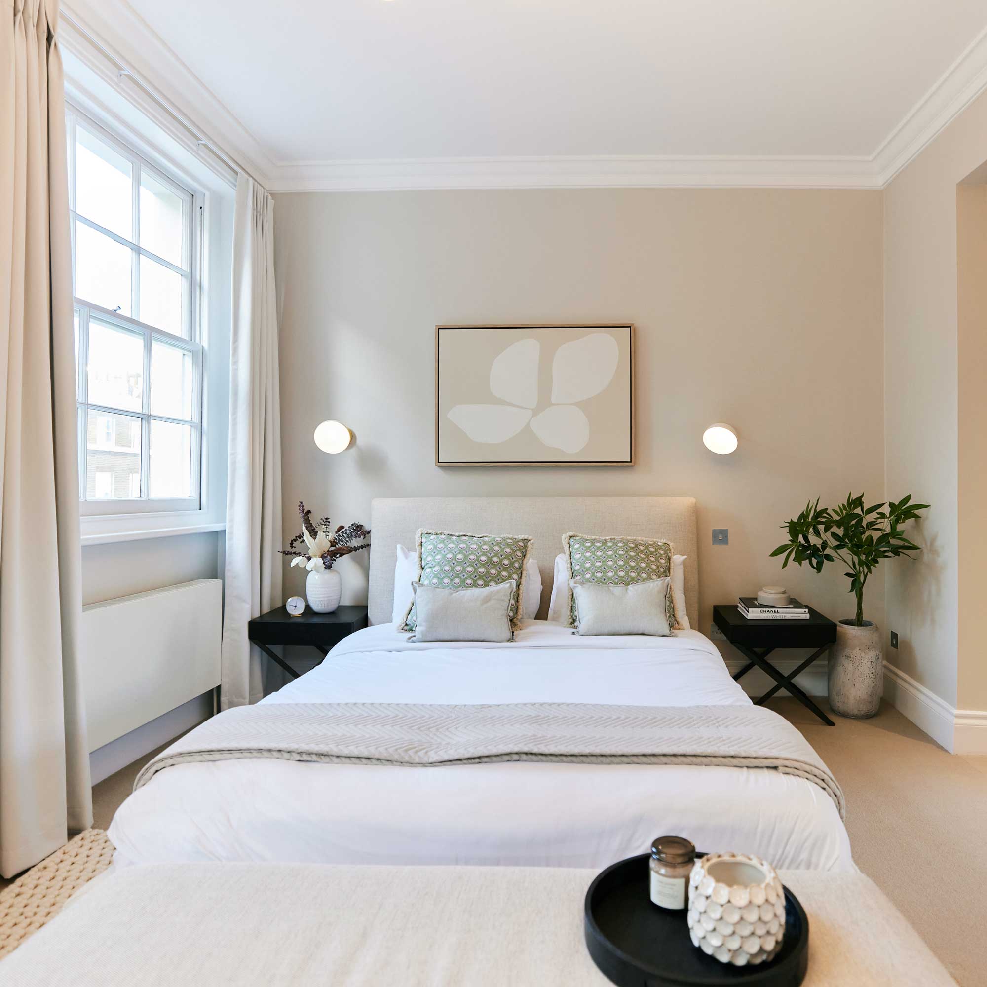 Green Lili Large / Natural Neutral Anemone Flower